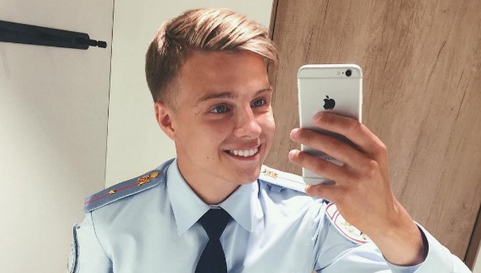 FOTOS: El oficial ruso que tiene a las internautas de cabeza