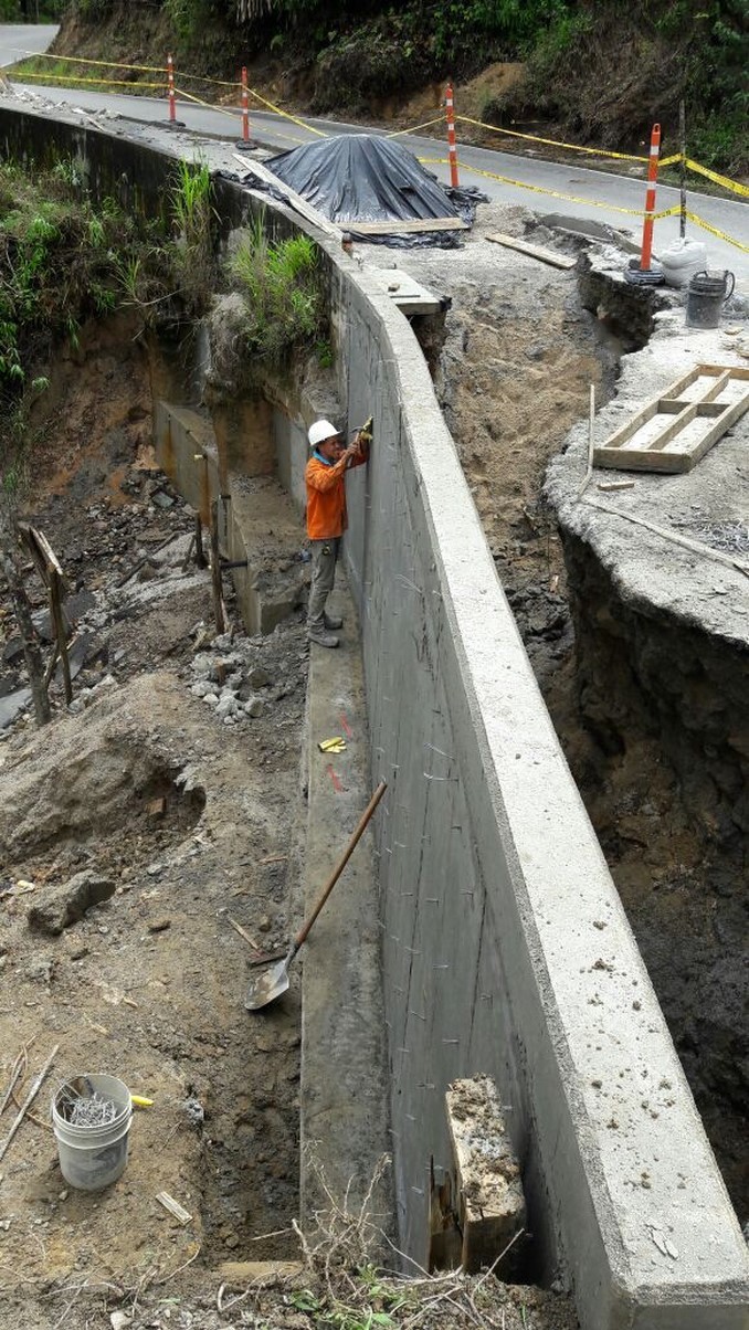 Autoridades departamentales atendieron punto crítico en la vía Sonsón - Nariño