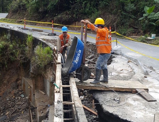 Autoridades departamentales atendieron punto crítico en la vía Sonsón - Nariño