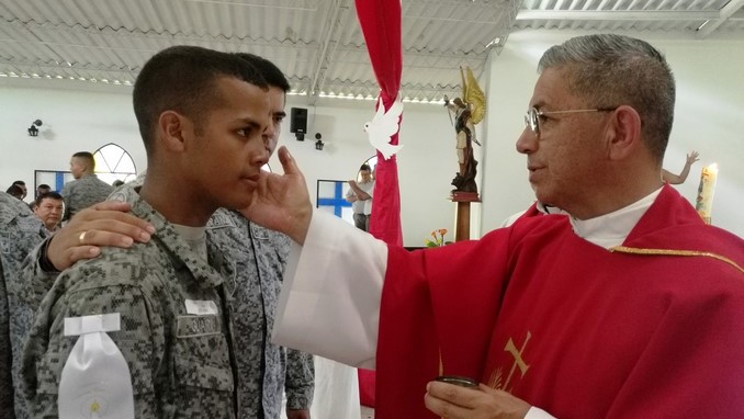 Soldados del CACOM 1 recibieron sacramentos católicos durante su servicio militar