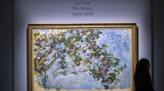 Vista de la obra Rosas del pintor francés Claude Monet en una exposición monográfica del artista. EFEArchivo
