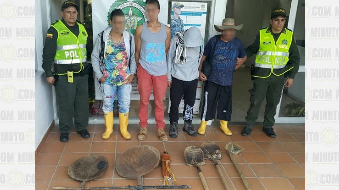 FOTOS: Capturados en Girardota por explotación minera ilegal 1 Mineros_1