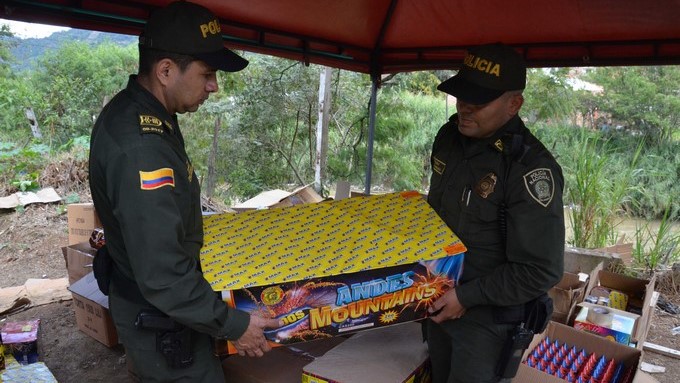 EN FOTOS: Incautaron varios kilogramos de juegos pirotécnicos en diferentes presentaciones 4 Polvora incautada en Copacabana 3