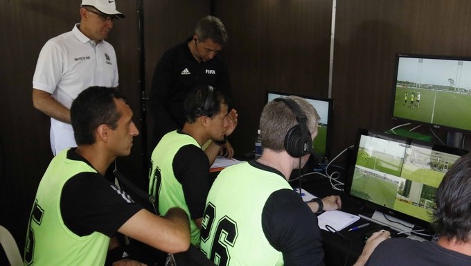 Estos trece árbitros serán asistentes de VAR en Rusia 2018