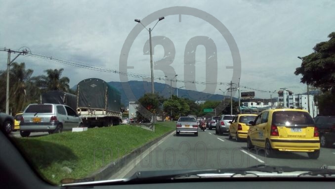 Congestión vehicular en la avenida Regional