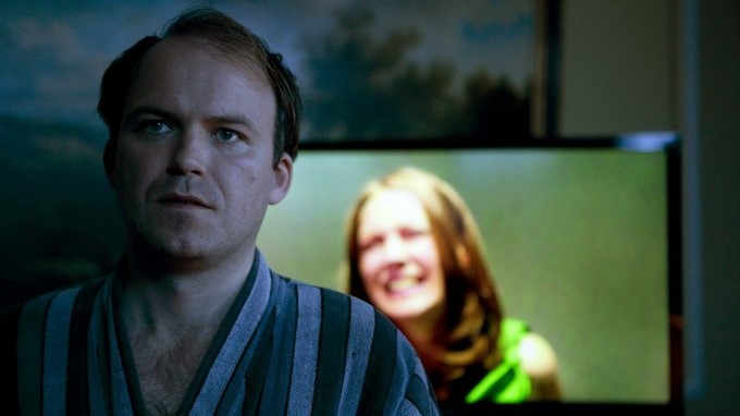 Imagen cedida por el canal de televisión TNT correspondiente al primer episodio de la serie británica "Black Mirror". EFE/Archivo