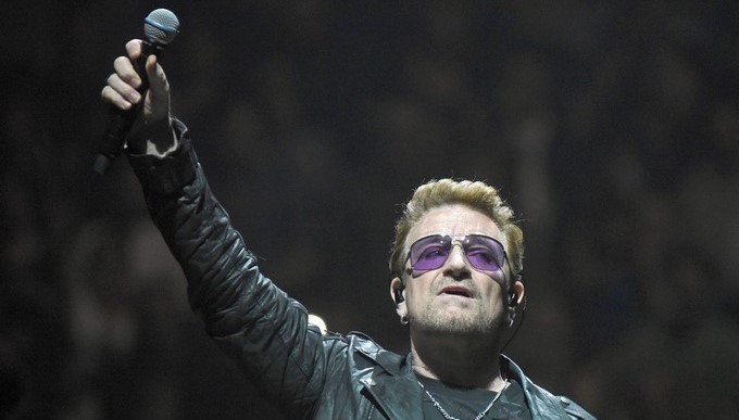 En la imagen, el cantante Bono, de U2. EFE/Archivo