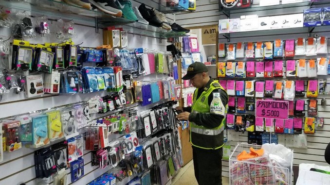 FOTOS: Autoridades incautaron 150 millones de pesos en mercancía de contrabando 2 contrabando medellin rionegro 1