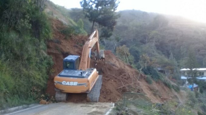 Ingenieros militares apoyaron la remoción del derrumbe en Barbosa