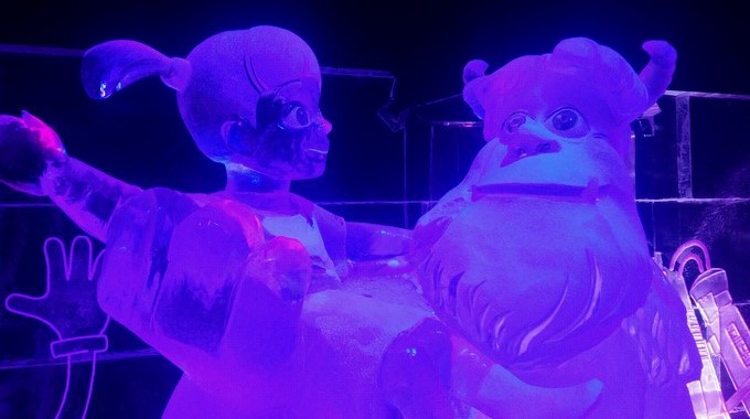 La ciudad belga de Lieja dedica estas Navidades una exposición de esculturas congeladas a los universos creativos de las factorías cinematográficas de Disney, Marvel, Pixar y Star Wars en la que se han empleado 600 toneladas de hielo. EFE