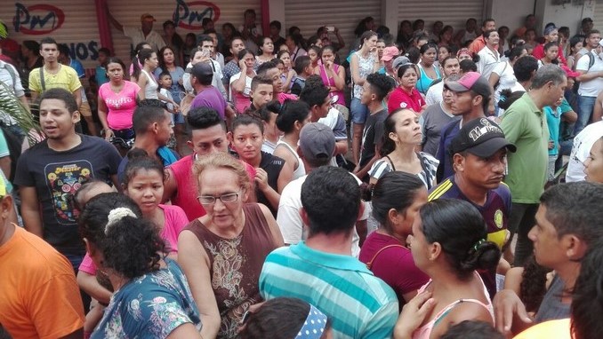 Estampida en almacén de Sahagún dejó 13 personas heridas