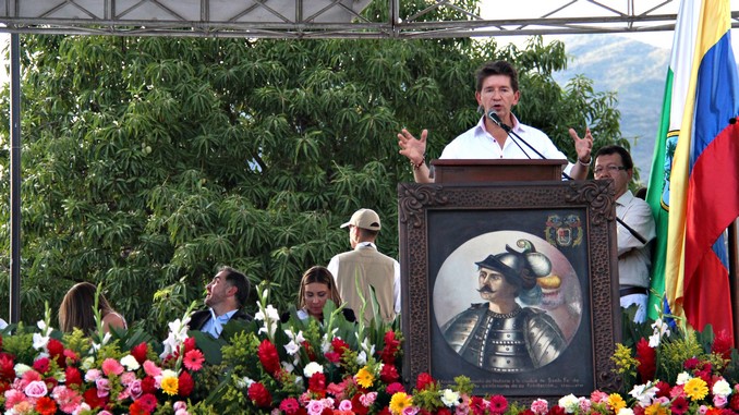 Gobernador Luis Pérez firmó el acta de inicio de las obras de la ciclo-ruta de Occidente