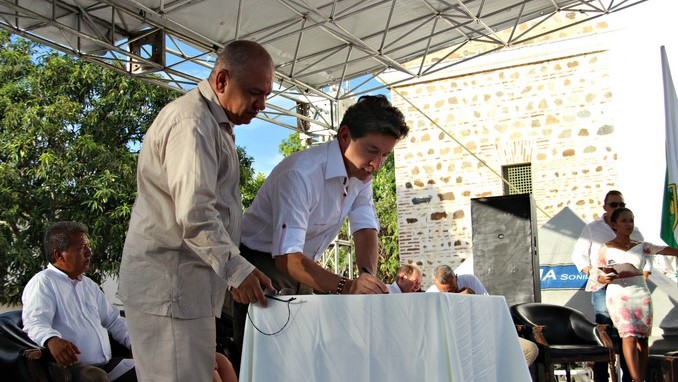 FOTOS Y AUDIO: Gobernador Luis Pérez firmó el acta de inicio de las obras de la ciclo-ruta de Occidente