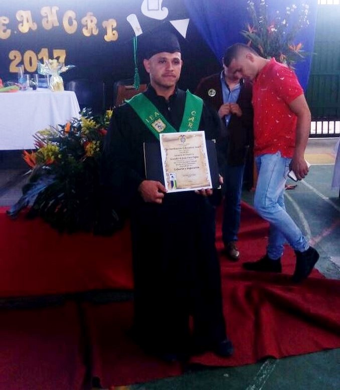 En Antioquia 33 excombatientes se graduaron como bachilleres