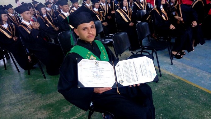 En Antioquia 33 excombatientes se graduaron como bachilleres