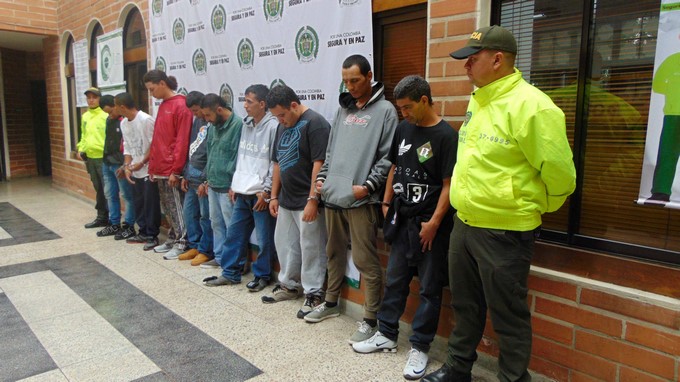 En fotos y video: Capturados 10 presuntos integrantes de la banda 'San Antonio' que delinque en Envigado 5 grupo delincuencial san antonio 2 Copiar