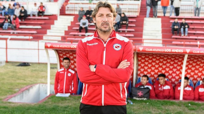 Otro que sonaba para DT de Nacional, ya habría arreglado con este club 2 heinze