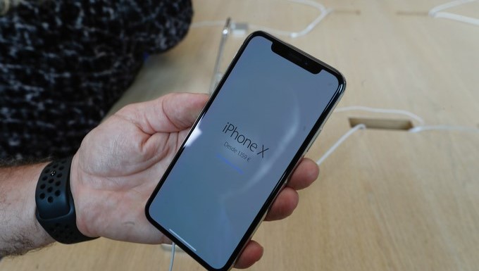 Estudio revela que los usuarios de iPhone son "lo más bellos" 2 iphone x telefono celular Copiar