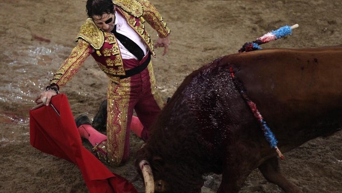 Cali abre su feria con agua y sin bravura