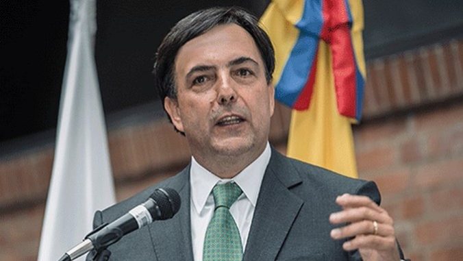 Tras polémica por falta de tarjetones, registrador nacional asegura que no renunciará