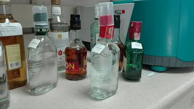 Licor adulterado decomisado en Bogotá