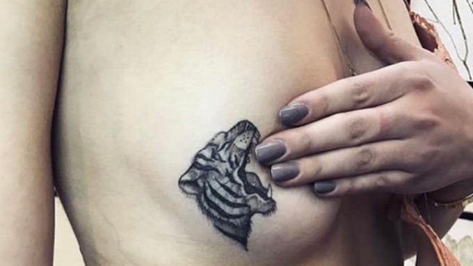 FOTOS: La tinta bordeando las mamas, lo último en tatuajes hot