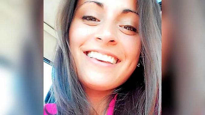 Para convencer al alumno de tener sexo con ella le dejó una tarea llena de lujuria