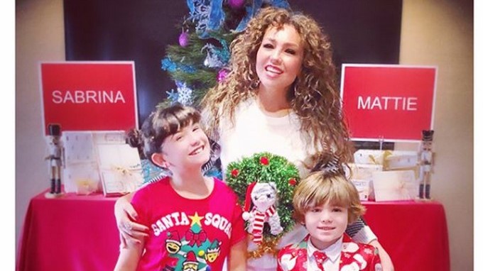 Thalía y sus hijos Sabrina y Mathew/ @thalia