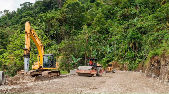 56 municipios de Antioquia tendrán nueva maquinaria para el mantenimiento de la red vial terciaria