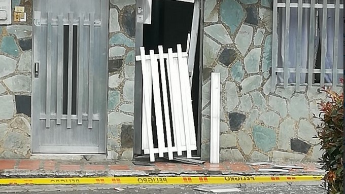 FOTOS: Por 56.000 pesos tiró un explosivo al interior de la casa de su vecino 3 vivienda del