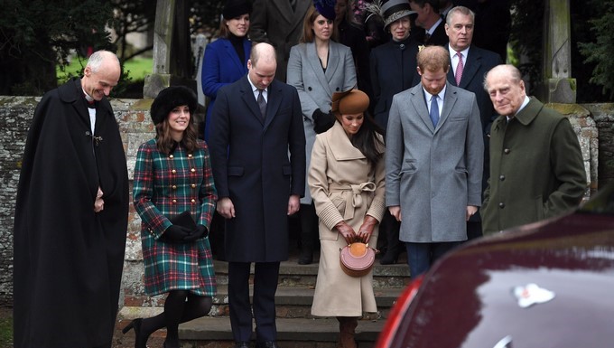 Britain's Prince Philip, Duke of Edinburgh (R), Prince William, Duke of Cambridge (3-L) and Catherine, Duchess of Cambridge (2-L), Prince Harry (2-R) and his fiancee, US actress Meghan Markle (3-R) attend the Christmas Day Church Service at St. Mary Magdalene Church in Sandringham, Norfolk, Britain, 25 December 2017. EFE