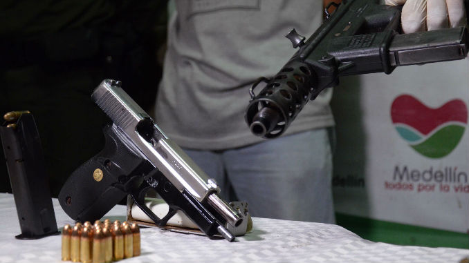AUDIO: Autoridades confirman panfleto en Belén Rincón y lo atribuyen a banda delincuencial 1 Armas_de_Fuego