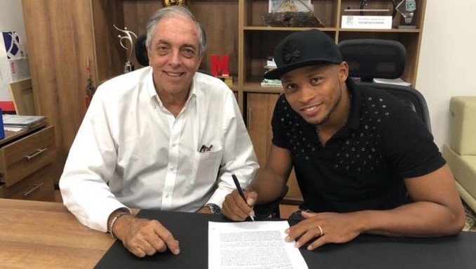 Atlético Nacional confirmó la contratación de un jugador más 2 Camilo Zu%C3%B1iga Firma contrato Copiar