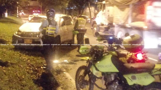 FOTOS: Robaron una camioneta y en la huida la volcaron en la vía y la dejaron con pérdida total 5 Hurto_Camioneta_3
