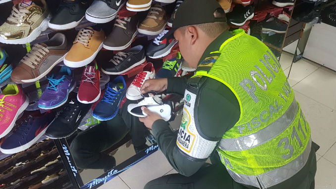 FOTOS: En Medellín, Bello, Envigado, itagüí, Caldas y La Ceja incautaron mercancía de contrabando 1 Polfa 3