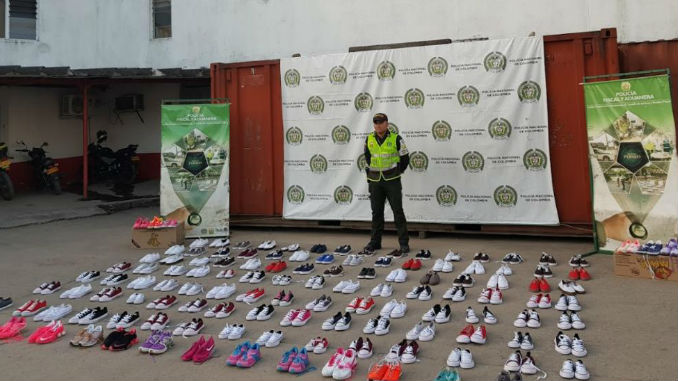 FOTOS: En Medellín, Bello, Envigado, itagüí, Caldas y La Ceja incautaron mercancía de contrabando 2 Polfa_5
