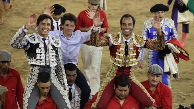 Cierre de lujo en la feria de Cali: ocho orejas y notable encierro de Caicedo