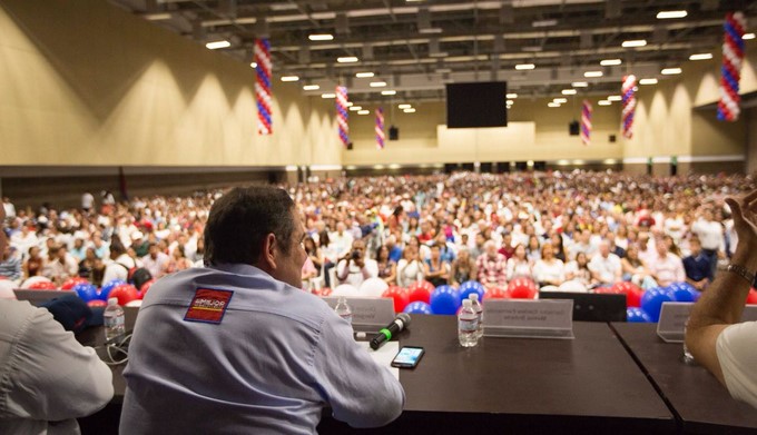 Vargas Lleras lanza su programa de vivienda y se ofrece a construir 1,2 millones de casas