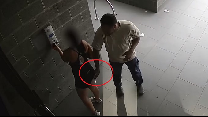 VIDEO: Acosador ‘manosea’ trasero de una chica porque ” tiene el mejor trasero”