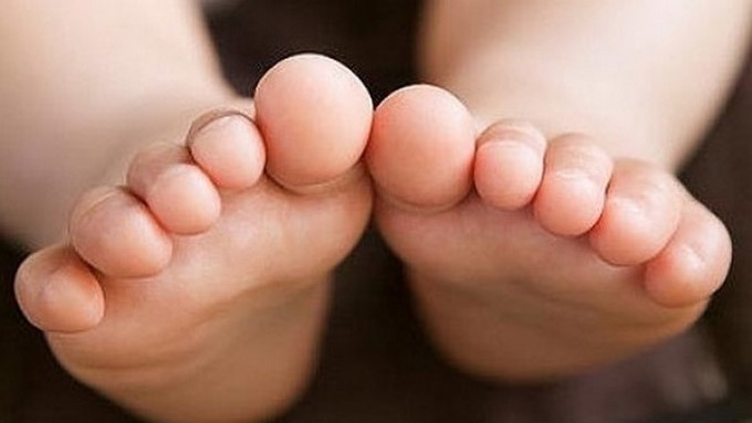 FOTOS: Con dos días de nacida, la tiraron al alcantarillado, se llenó de hormigas y sobrevivió