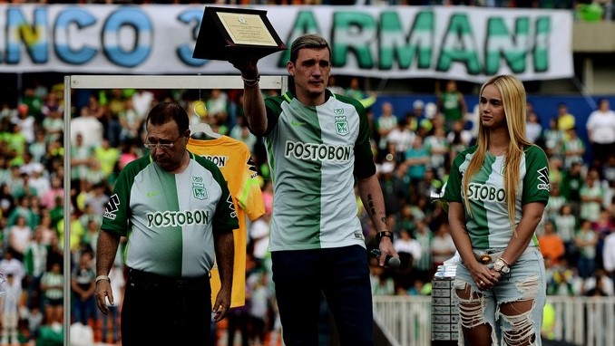 FOTOS: "En ti Franco siempre he visto humildad, buenos modales, carisma" 3 despedida franco armani 2