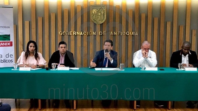 Instalación paneles solares en escuelas rurales de Antioquia