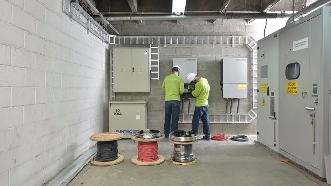 Con energía fotovoltaica el Parque Comercial El Tesoro se compromete con el medio ambiente