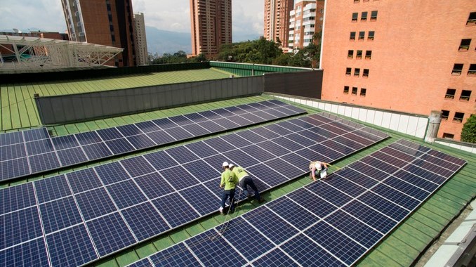 Con energía fotovoltaica el Parque Comercial El Tesoro se compromete con el medio ambiente