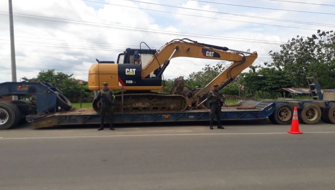 Autoridades inmovilizaron una retroexcavadora en la vía Chigorodó - Dabeiba