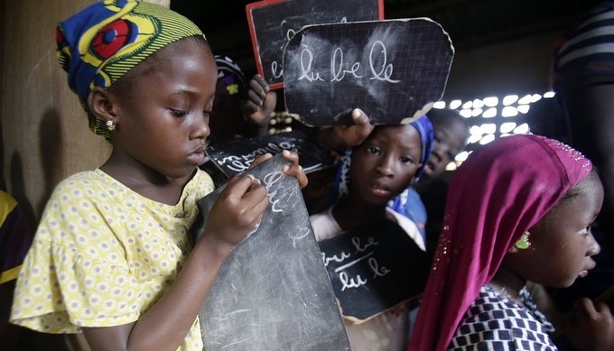 Más de 264 millones de niños en el mundo siguen privados de educación, según HRW