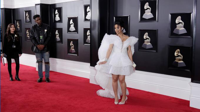 Las rosas blancas del #MeToo reinan en la alfombra roja de los Grammy