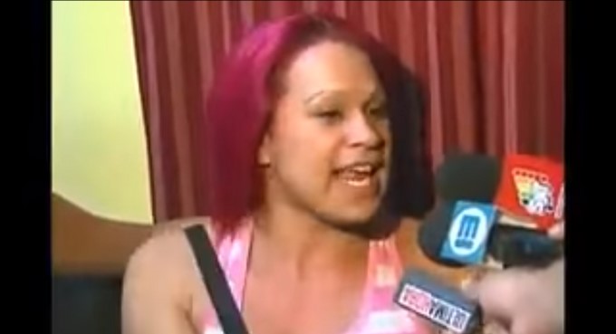 VIDEO (+18): Mujer indignada por la petición que le hizo un cliente