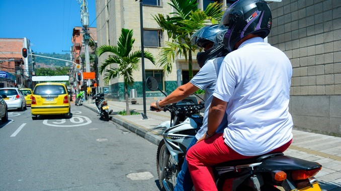 parrillero_moto Por aumento de robos, en Itagüí extienden la prohibición de parrillero hombre hasta el 2022