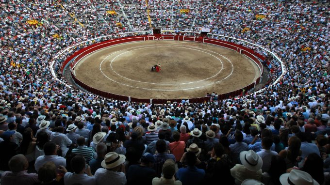 El diestro español Enrique Ponce gana trofeo de la Feria de Cali